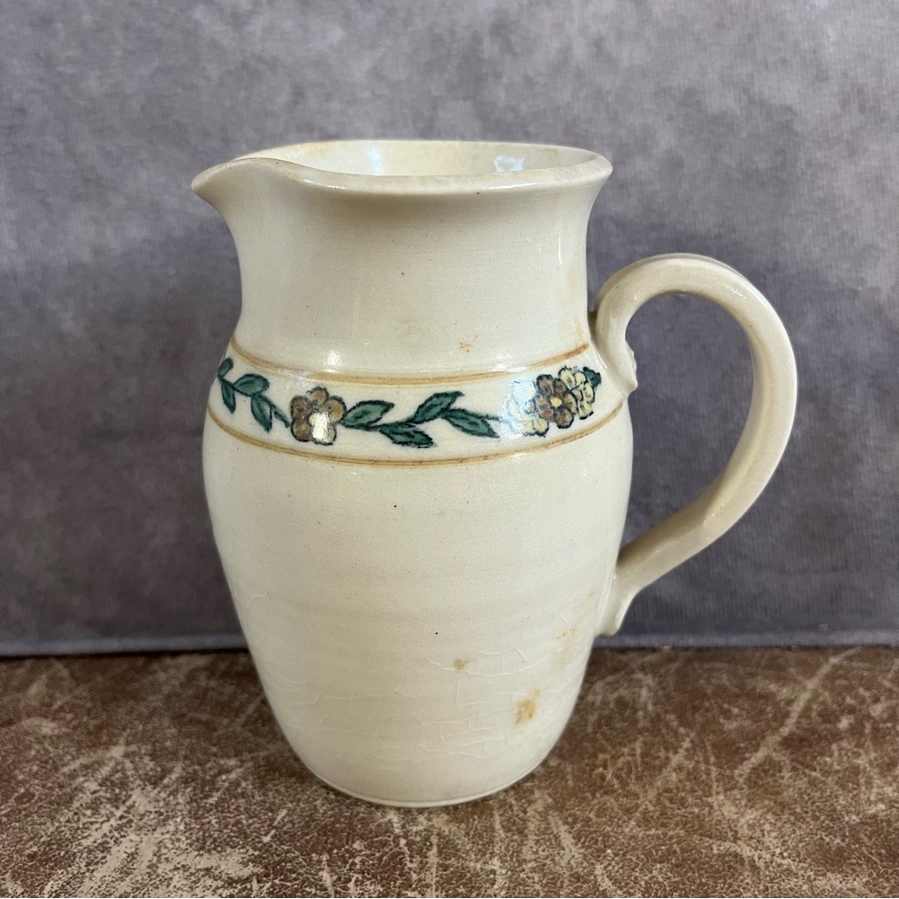 Suci Creamer‎ Pottery Vase Signed Tan Color with Floral Design Approx 3 X 5 Inch